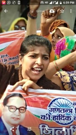 न्याय करो न्याय करो का नारा लगाते देखे गए -MIRZAPUR