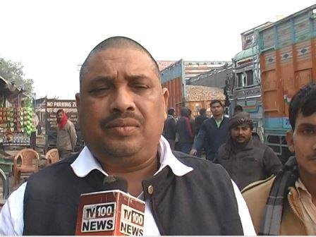 शास्त्री पुल पर विंध्य ट्रकर असोसिएशन के पदाधिकारियों ने पुलिस को आइना दिखाया-MIRZAPUR