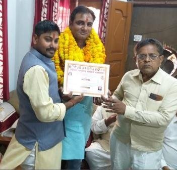 पुलिसिया कार्यवाही के बाद विक्रम सिंह को जिलाध्यक्ष घोषित किया गया-MIRZAPUR