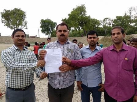 प्रधानमंत्री के खत को प्रधान ने पढ़कर ग्रामीणों को सुनाया और अमल शुरू किया-MIRZAPUR