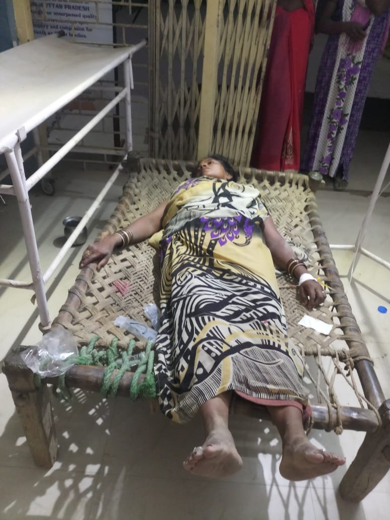महिला को तब तक मारा पीटा गया जब तक महिला अधमरी नहीं हो गई-MIRZAPUR