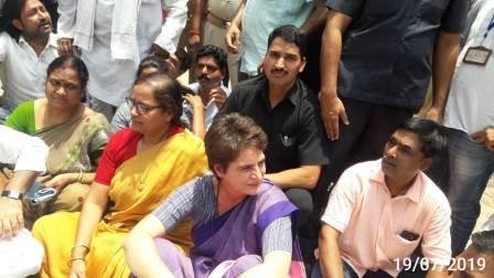 प्रियंका गांधी का बड़ा बयान मृतकों के परिजनों को ₹1000000 की सहायता दी जाएगी- मिर्जापुर