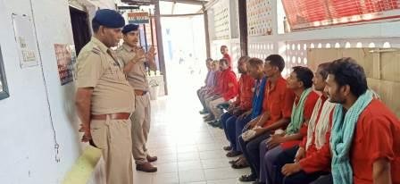 स्वतंत्रता दिवस के दो दिन पूर्व कुलियों के साथ मीटिंग-MIRZAPUR