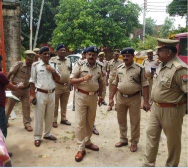 पुलिस उपमहानिरीक्षक के निरीक्षण के बाद देहात कोतवाली रहा पास-MIRZAPUR