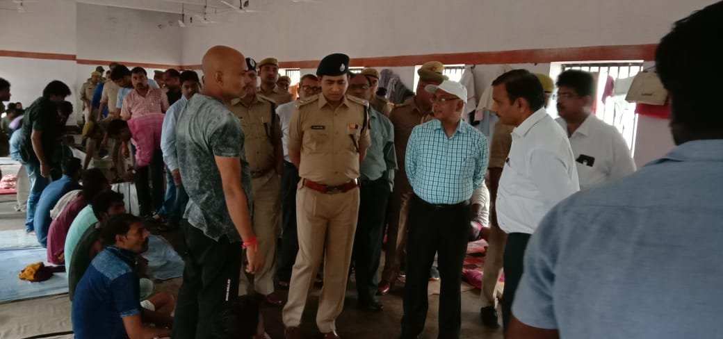 दो घंटे तक ली गयी बैरकों में तलाशी-कुछ न मिलने जेल अधिकारियों ने ली राहत की सांस-MIRZAPUR