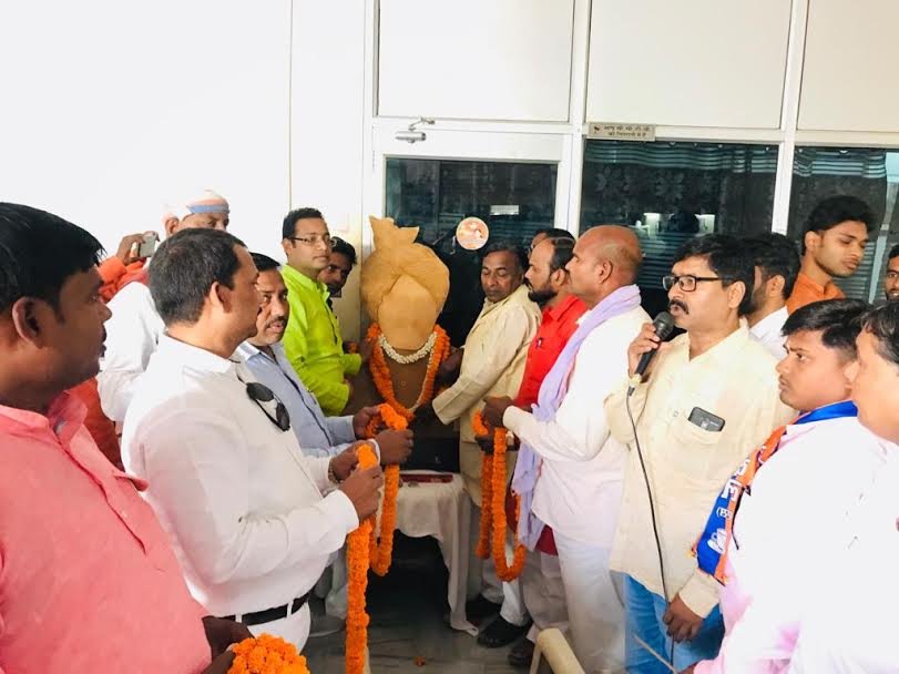 मिर्जापुर में अपना दल (एस) कार्यकत्र्ताओं ने परिनिर्वाण दिवस का आयोजन किया-MIRZAPUR