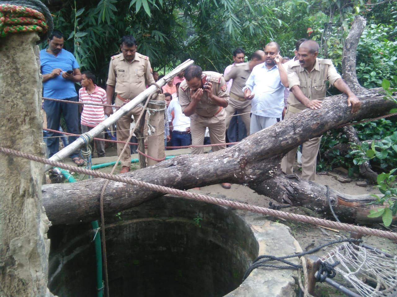 कुएं से निकली जहरीली गैस की चपेट में आने से तीन की मौत -मिर्जापुर
