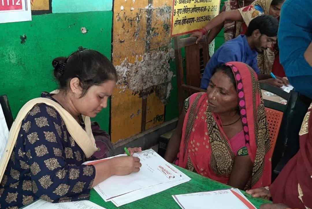 मोहनपुर प्राइमरी स्कूल में निशुल्क चिकित्सा शिविर -पापुलर अस्पताल मिर्जापुर