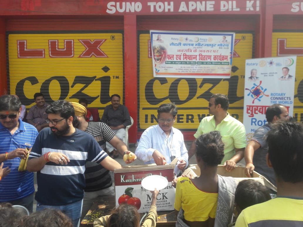 फल एवं मिष्ठान्न वितरण कार्यक्रम का आयोजन -हिमांशु जायसवाल