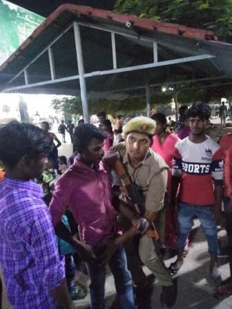 अपराधियों में खौफ के लिए पुलिस कप्तान निकले पैदल-MIRZAPUR