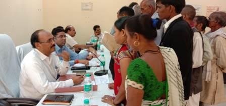 सम्पूर्ण समाधान दिवस सदर में 122 में पाॅंच का निस्तारण-MIRZAPUR