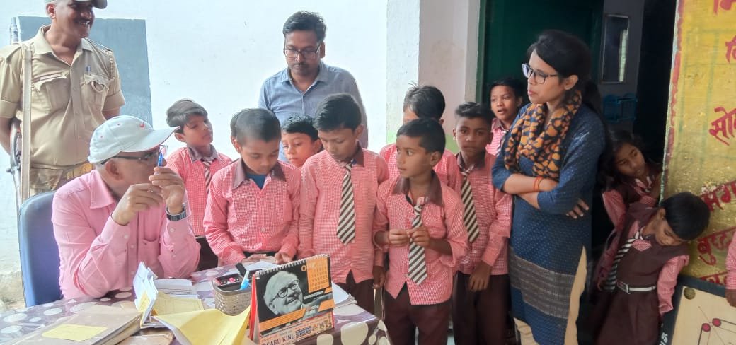 अप्रैल सितम्बर जानिये, जून नवम्बर तीस, फरवरी 28 ,बाकी सब इक्तीस-जिलाधिकारी