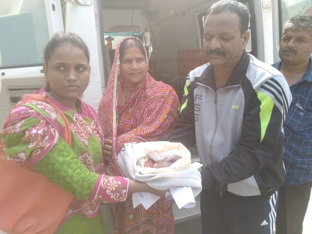 झाड़ी में नवजात शिशु मिलने से मानवता हुई शर्मसार- मिर्जापुर