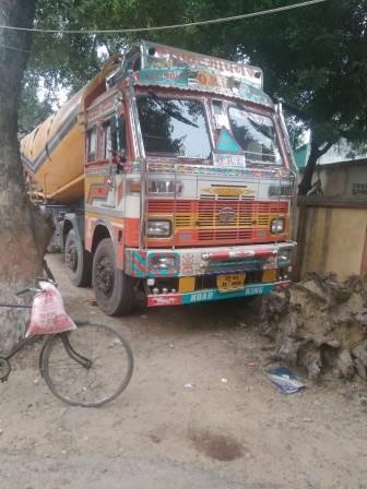 ट्रक की चपेट में आने से महिला की मौत -मिर्जापुर