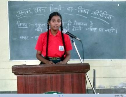 स्कूल में छात्रों को मोबाइल ले जाने की अनुमति होनी चाहिए या नहीं ?-MIRZAPUR