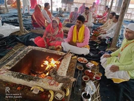 महायज्ञ के दौरान वेद मन्त्रों की गूंज-MIRZAPUR