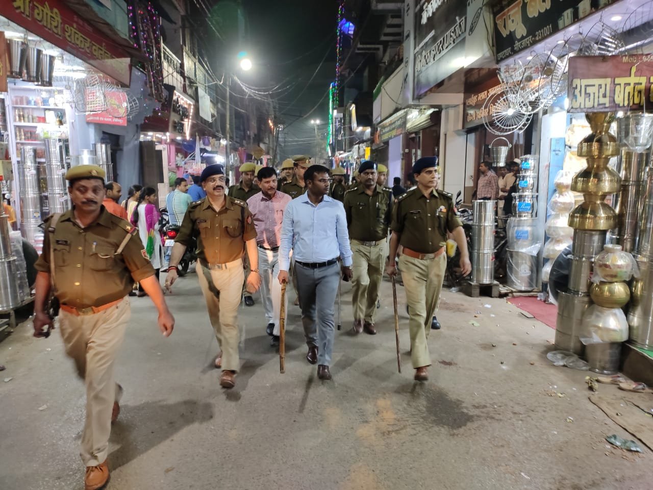 अस्त्र श्स्त्र व शास्त्र से युक्त ऊर्जा से भरपूर युवा आला अधिकारियों ने जाना शहर का हाल