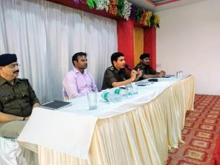 व्यापार मंडल के नेताओं के साथ भी जिला प्रशासन की बैठक-MIRZAPUR