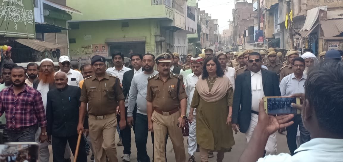 आज तो पुलिस उपमहानिरीक्षक और कमिश्नर भी निकले सड़कों पर-MIRZAPUR