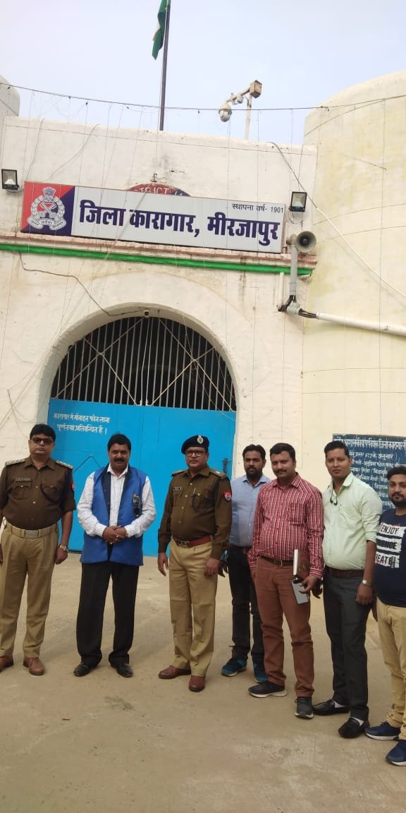 जेल 118 साल पुरानी होने के कारण सभी बैरकें दयनीय अवस्था में-MIRZAPUR