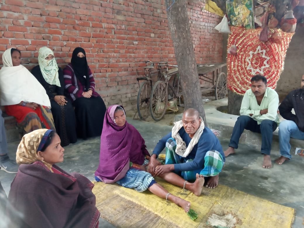 जूता सिलने के 4 घंटे बाद चलाता है डॉक्टरी -मिर्जापुर