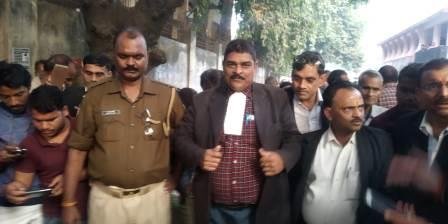पुलिस कार्यालय के पास चली गोली – मिर्जापुर
