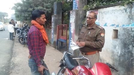 पुलिस ने चलाया फोर व्हीलर टू व्हीलर वाहन चेकिंग अभियान-MIRZAPUR
