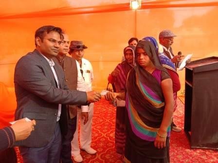 मंडल स्तरीय खादी तथा ग्रामोद्योग प्रदर्शनी में मेले में खादी सदरी की धूम -MIRZAPUR