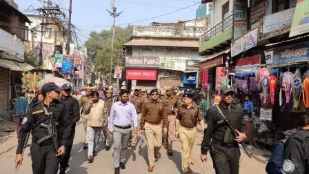 कमिश्नर,DIG,जिलाधिकारी,पुलिस अधीक्षक द्वारा किया गया रूट मार्च-MIRZAPUR