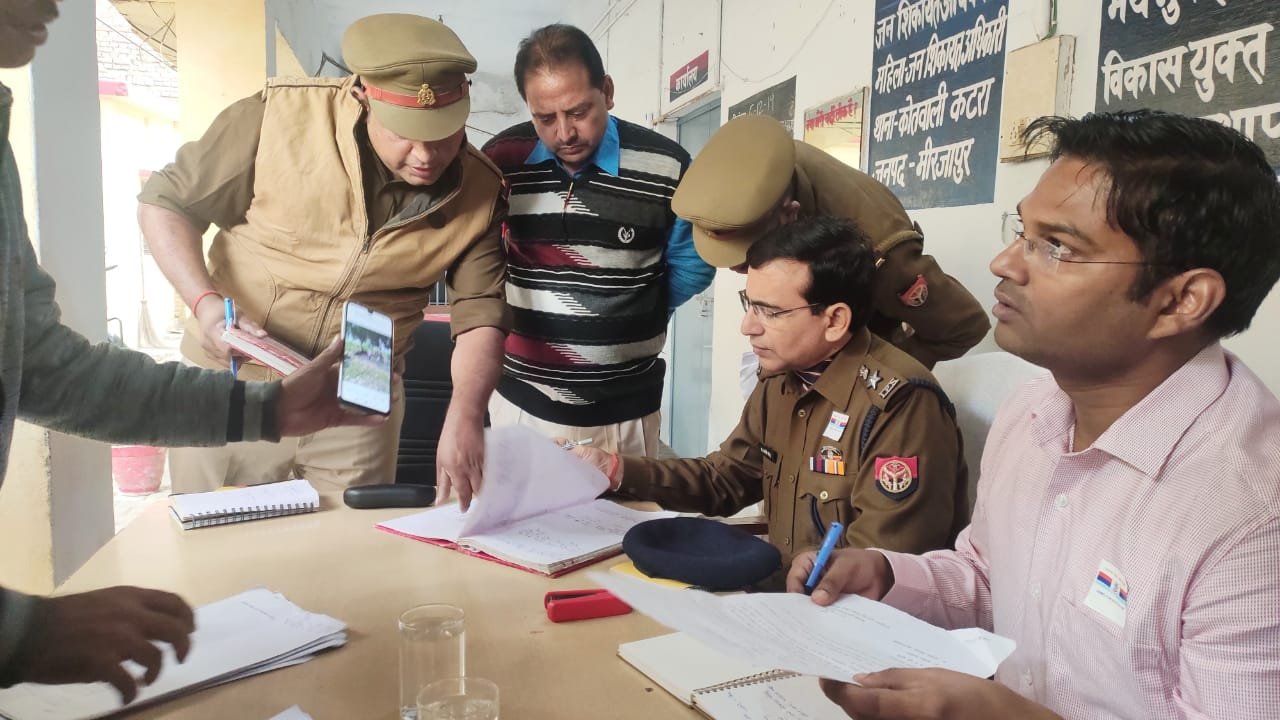 जिलाधिकारी व पुलिस अधीक्षक मीरजापुर द्वारा सुनी गयी समस्या