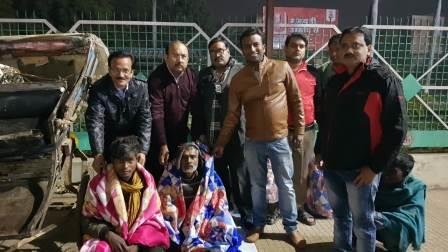 ठण्ड में ठुठर रहे जरूरतमंदो को किया गया कम्बल वितरित -MIRZAPUR