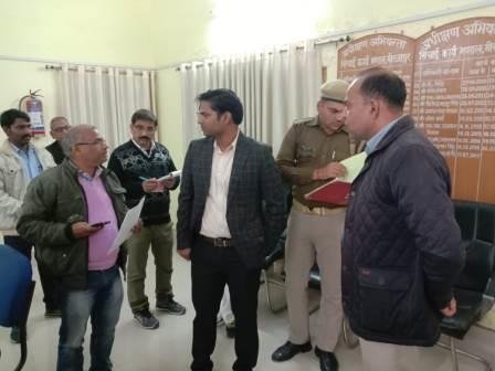 जिलाधिकारी ने किया सिंचाई विभाग का औचक निरीक्षण-MIRZAPUR
