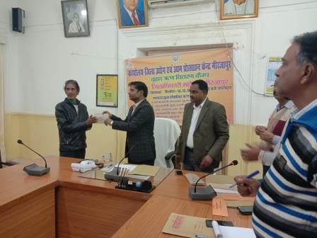 विभिन्न रोजगारपकर योजनाओं में वितरण किया गया ऋण-MIRZAPUR