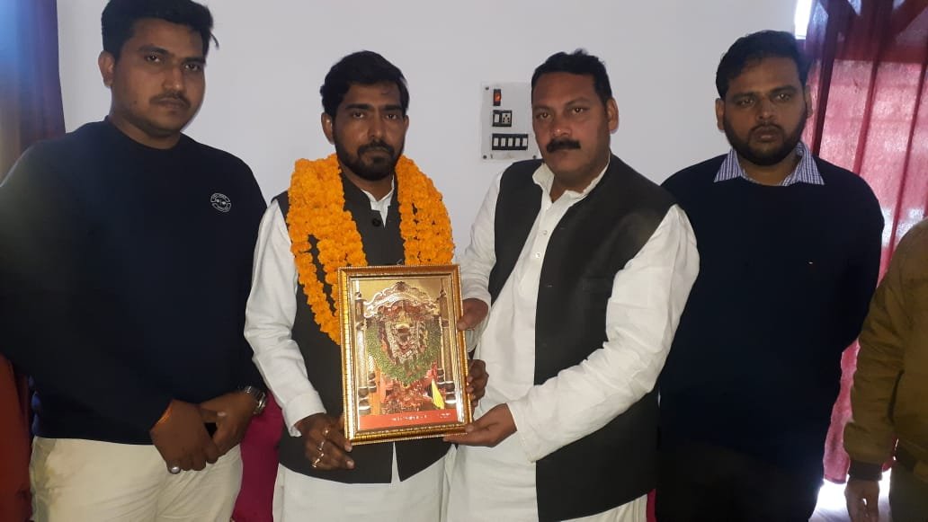 प्रगतिशील मानव समाज पार्टी के प्रदेश अध्यक्ष का पार्टी के लोगों ने किया स्वागत मिर्जापुर