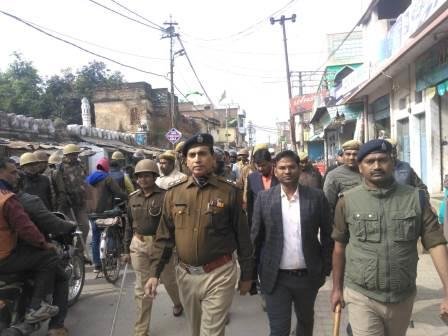 शान्ति एवं कानून व्यवस्था के दृष्टिगत शहर क्षेत्र में किया गया रूट मार्च-MIRZAPUR