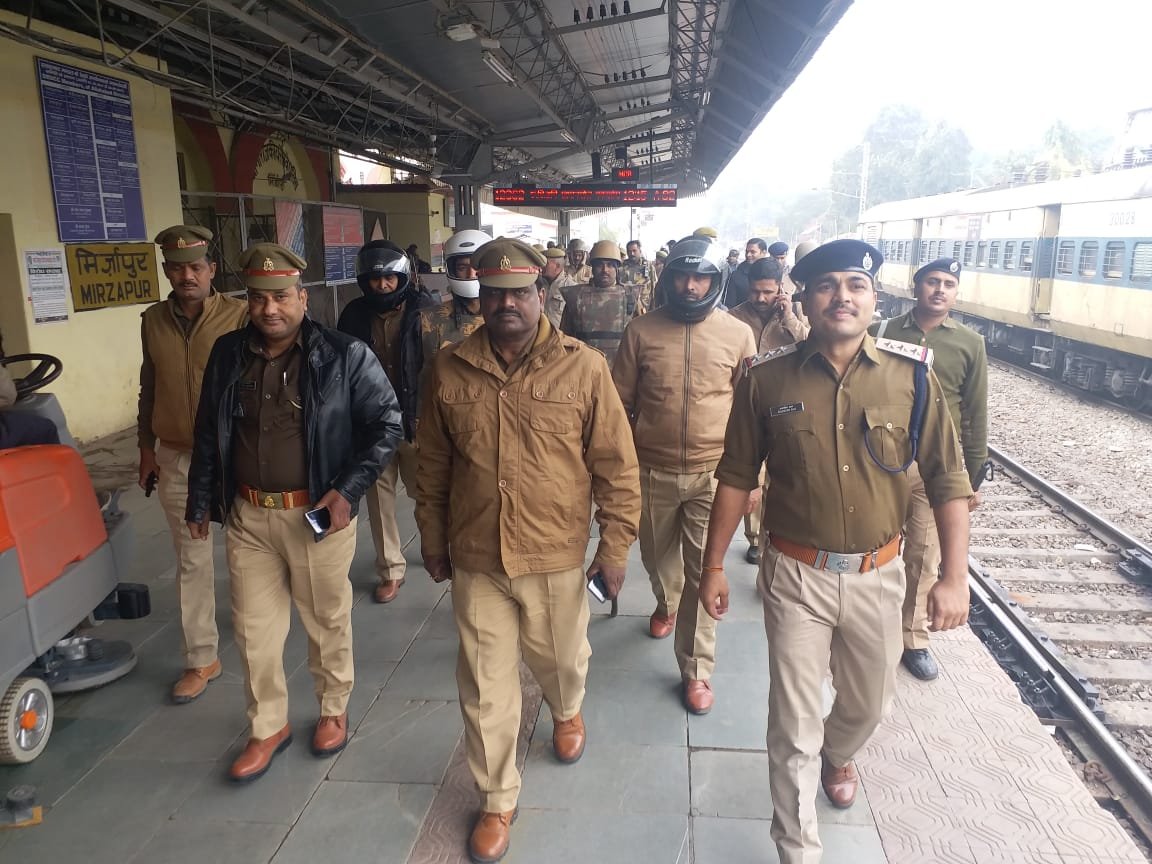 मिर्जापुर के रेलवे स्टेशनों पर भी सुरक्षा की चाक-चौबंद व्यवस्था