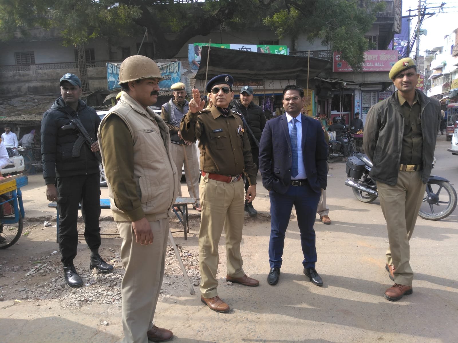 नमाज़ के दौरान प्रशासन रहा अलर्ट