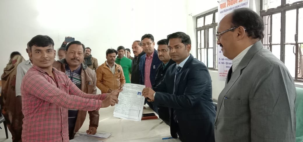 पूरे जनपद में कुल 18,41,873 मतदाता है-MIRZAPUR