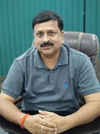 डी आई जी पीयूष श्रीवास्तव ने 24 उपनिरीक्षकों को किया लाइन हाजिर