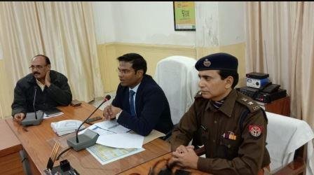 पराली जलाने से वातावरण होगा प्रदूषित-डी0एम0 व एस0पी0 ने पत्रकार वार्ता कर दी जानकारी