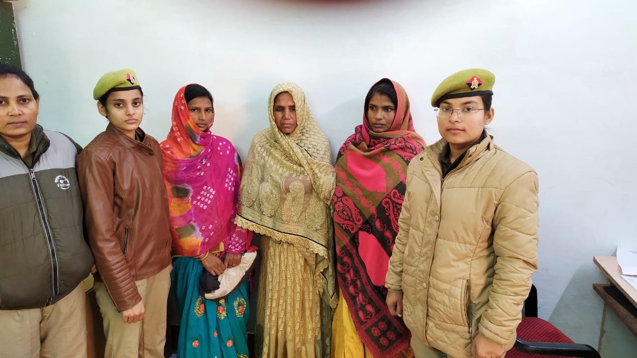 विन्ध्यवासिनी धाम मे दर्शनार्थी का मंगलसूत्र चोरी करने वाली महिलाये गिरफ्तार-MIRZAPUR