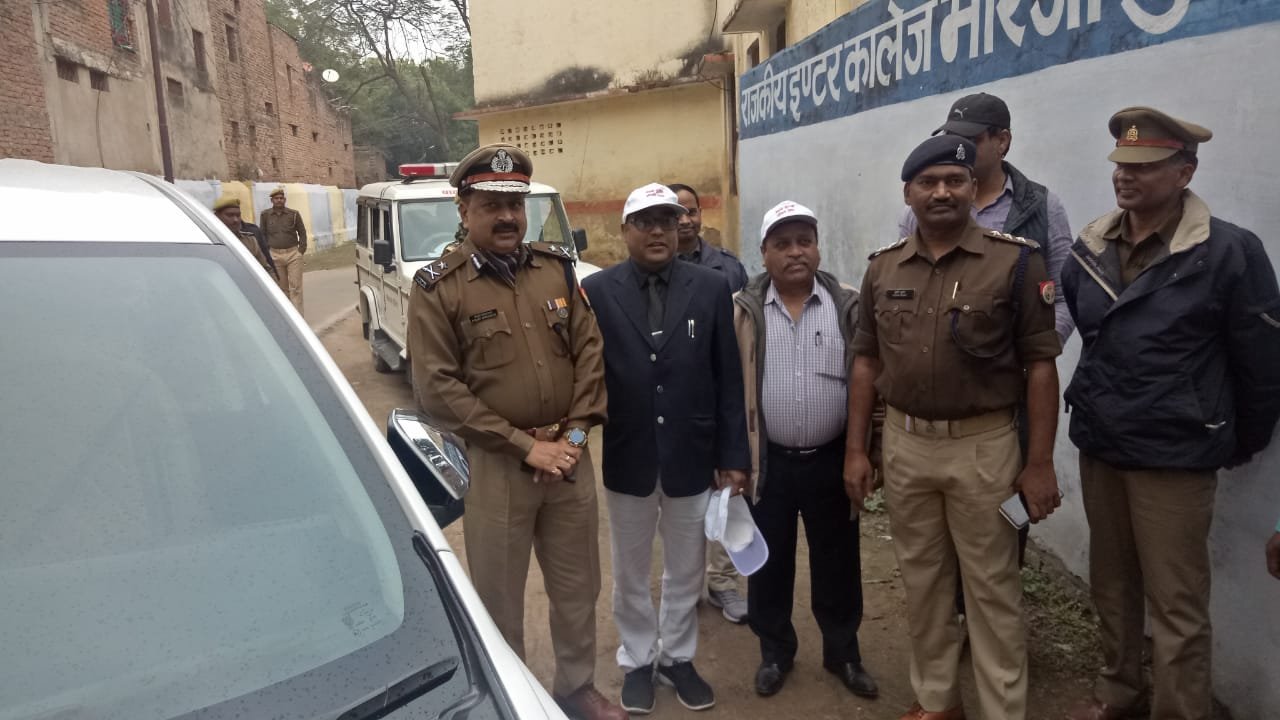 पुलिस महानिरीक्षक ने यातायात रैली के माध्यम से लोगों को किया जागरूक, मिर्जापुर