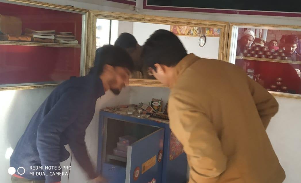 ज्वेलरी की दुकान में चोरी की घटना के बाद पहुंचे सीओ