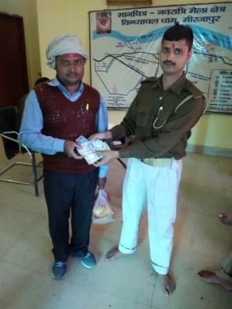 माँ के दरबार में दिया ईमानदारी का परिचय -MIRZAPUR