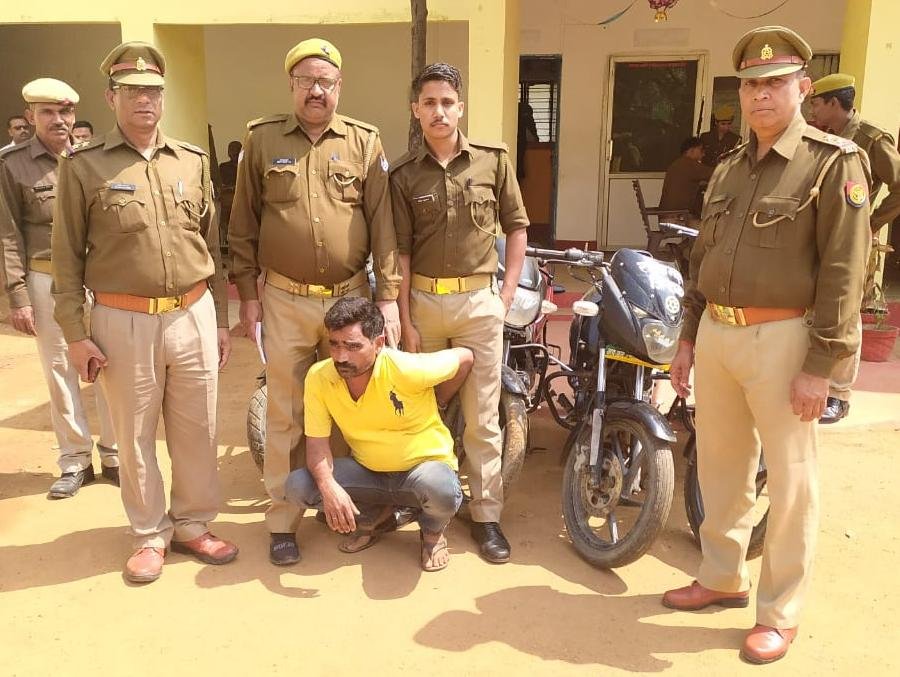 मोटरसाइकिल चोर व हिस्ट्रीशीटर गिरफ्तार, पुलिस ने चार बाइक किया बरामद, मिर्जापुर