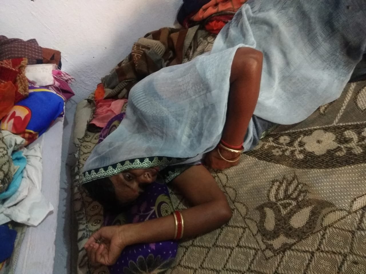 साधन के अभाव में कैंसर से पीड़ित महिला की हालत नाजुक