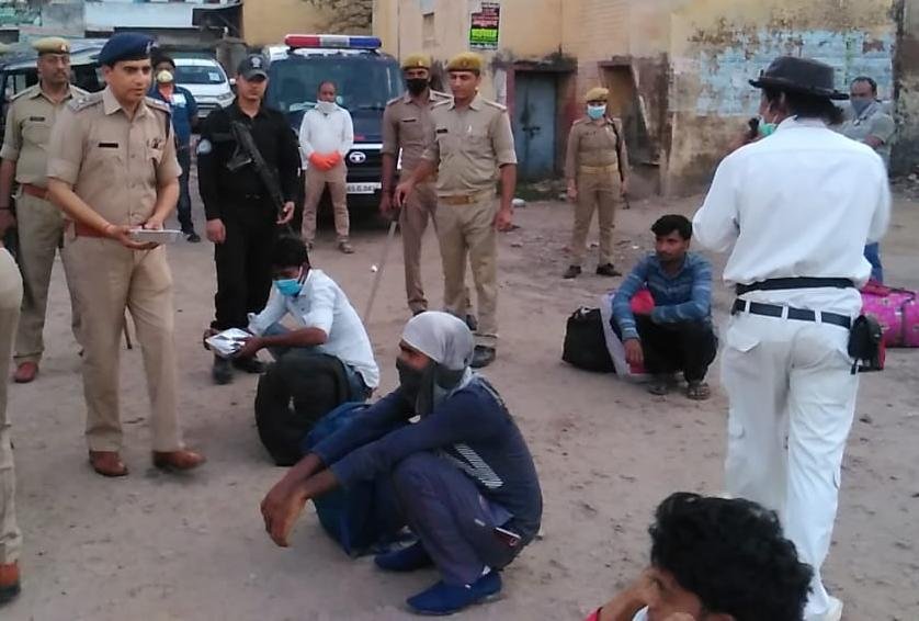 लाकडाउन के दौरान जो जहां है वही रहेगा न तो जनपद के बाहर जाने दिया जायेगा न जनपद मे बाहर से आने दिया जायेगा