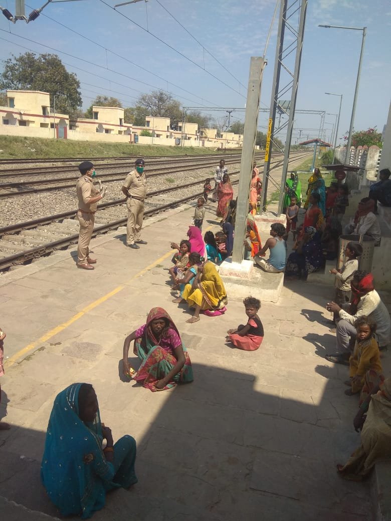 रेलवे सुरक्षा बल मिर्जापुर ,फसे यात्रियों के लिए मसीहा साबित हुए -MIRZAPUR