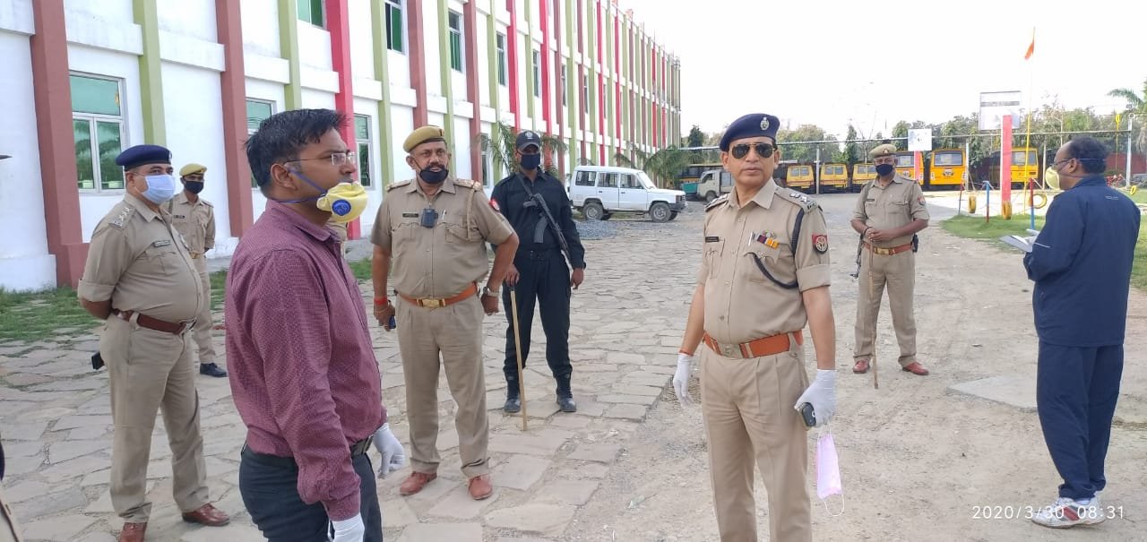 बाहर से आए लोगों का स्वास्थ्य परीक्षण कराकर कोरेन्टाइन स्थल का किया निरीक्षण, मिर्जापुर