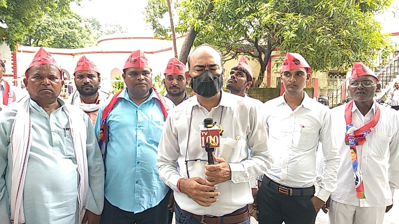 विभागों में मल्लाह , केवट , विन्द बेलदार , धीवर , कहार , माझी जाति को प्राथमिकता की मांग